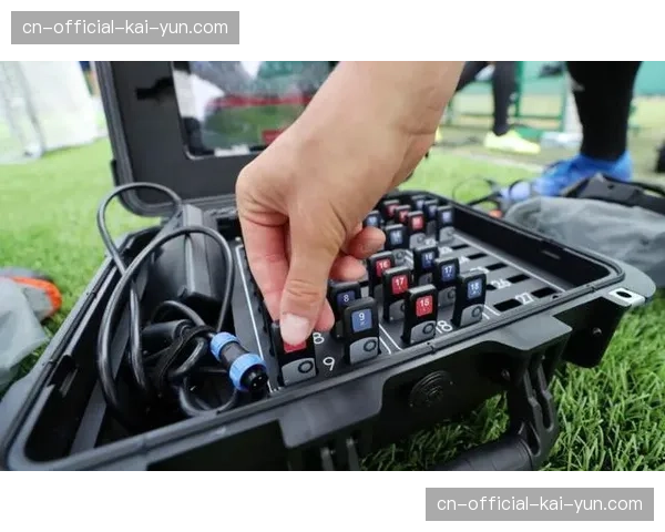 联盟测试新型可穿戴设备，用于实时监测球员攻防转换中的跑动负荷