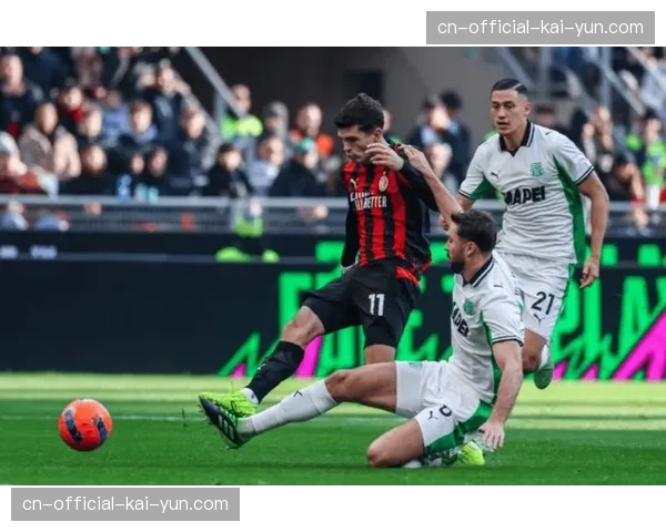 终场哨响,那不勒斯球员疯狂庆祝绝杀AC米兰 终场哨响,那不勒斯球员疯狂庆祝绝杀AC米兰